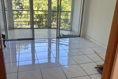 Condominio en alquiler en Miami, Florida, 1 dormitorio № 1969274 - foto 23