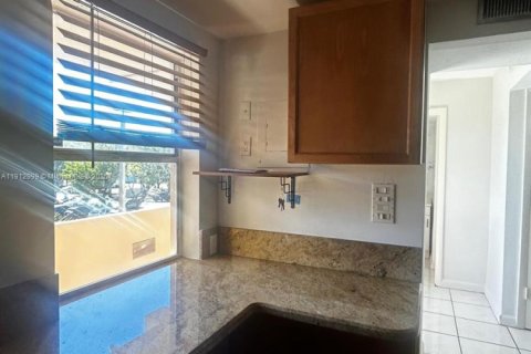 Condominio en alquiler en Miami, Florida, 1 dormitorio № 1969274 - foto 16