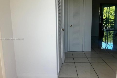 Condominio en alquiler en Miami, Florida, 1 dormitorio № 1969274 - foto 4