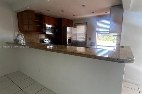 Condominio en alquiler en Miami, Florida, 1 dormitorio № 1969274 - foto 13