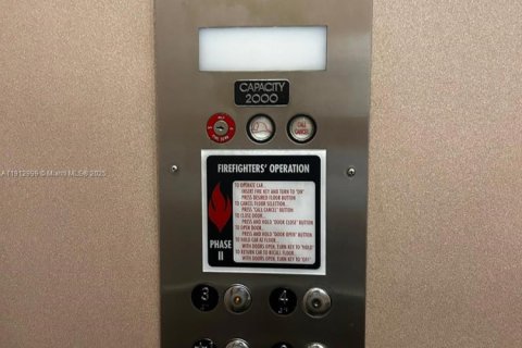 Condominio en alquiler en Miami, Florida, 1 dormitorio № 1969274 - foto 1