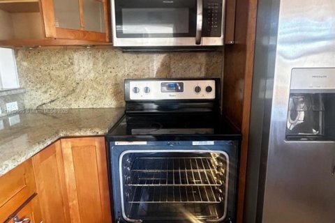 Condominio en alquiler en Miami, Florida, 1 dormitorio № 1969274 - foto 18