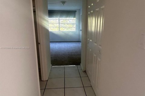 Condominio en alquiler en Miami, Florida, 1 dormitorio № 1969274 - foto 9