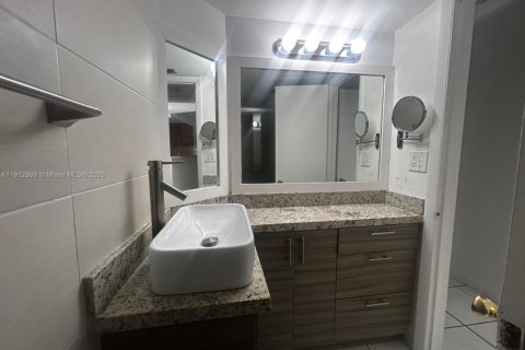 Condominio en alquiler en Miami, Florida, 1 dormitorio № 1969274 - foto 8