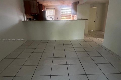 Condominio en alquiler en Miami, Florida, 1 dormitorio № 1969274 - foto 21