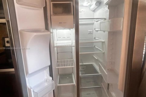 Condominio en alquiler en Miami, Florida, 1 dormitorio № 1969274 - foto 17