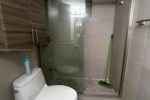 Condominio en alquiler en Miami, Florida, 1 dormitorio № 1969274 - foto 7