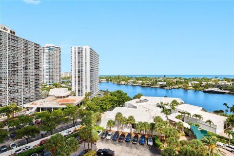 Снять в аренду кондоминиум в Авентура, Флорида 3 спальни, 260.13м2, № 2017846 - фото 2