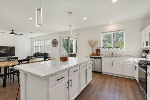 House in Palm Coast, Florida 4 bedrooms, 225.01 sq.m. № 2091933 - photo 6