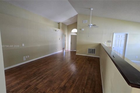 House in Davenport, Florida 4 bedrooms, 153.66 sq.m. № 2009378 - photo 2