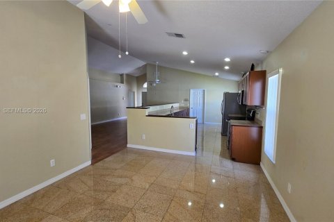 House in Davenport, Florida 4 bedrooms, 153.66 sq.m. № 2009378 - photo 3