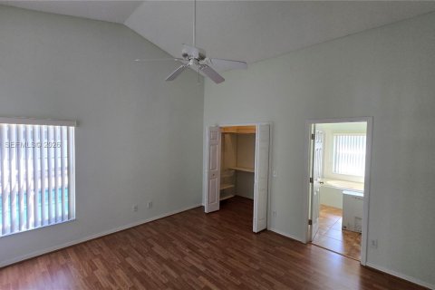 House in Davenport, Florida 4 bedrooms, 153.66 sq.m. № 2009378 - photo 5