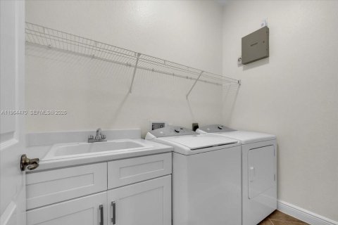 Купить виллу или дом в Нейплс, Флорида 4 спальни, 193.79м2, № 2026686 - фото 26