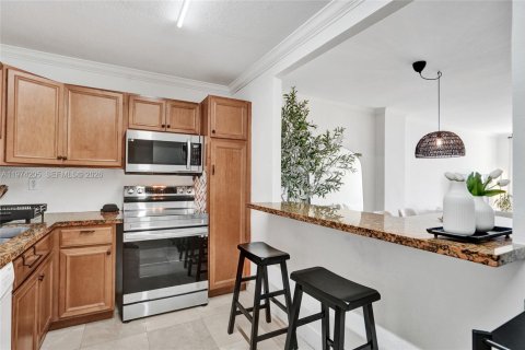 Купить кондоминиум в Санни-Айлс-Бич, Флорида 2 спальни, 143.91м2, № 2049114 - фото 10