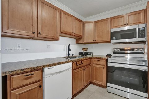 Купить кондоминиум в Санни-Айлс-Бич, Флорида 2 спальни, 143.91м2, № 2049114 - фото 12