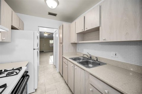 Copropriété à vendre à Saint Petersburg, Floride: 1 chambre, 77.57 m2 № 2151483 - photo 10