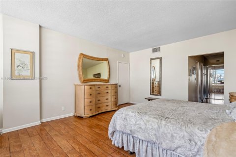 Condo in Hallandale Beach, Florida, 2 bedrooms  № 1891873 - photo 13