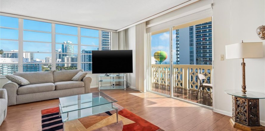 Condo in Hallandale Beach, Florida, 2 bedrooms  № 1891873