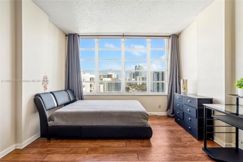 Condo in Hallandale Beach, Florida, 2 bedrooms  № 1891873 - photo 22