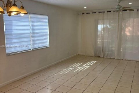 Adosado en alquiler en Lauderhill, Florida, 3 dormitorios, 144.93 m2 № 2078069 - foto 3