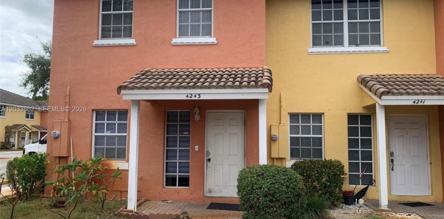 Adosado en Lauderhill, Florida 3 dormitorios, 144.93 m2 № 2078069