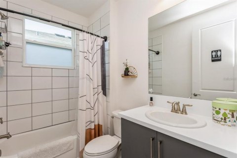 Купить виллу или дом в Уэсли-Чепел, Флорида 10 комнат, 275.08м2, № 2148536 - фото 24