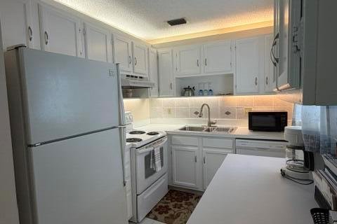 Condo in Vero Beach, Florida, 1 bedroom № 2191077 - photo 10