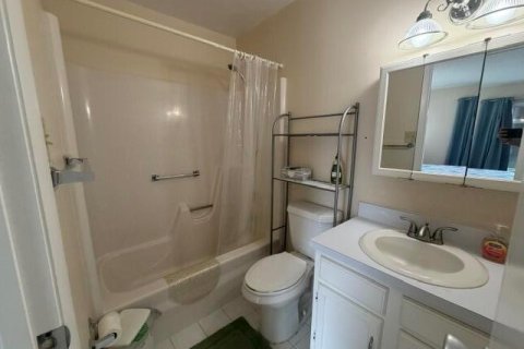Condo in Vero Beach, Florida, 1 bedroom № 2191077 - photo 16