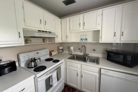 Condo in Vero Beach, Florida, 1 bedroom № 2191077 - photo 11
