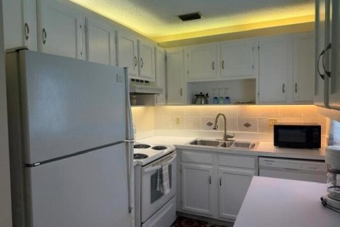 Condo in Vero Beach, Florida, 1 bedroom № 2191077 - photo 9