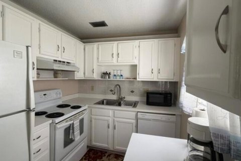 Condo in Vero Beach, Florida, 1 bedroom № 2191077 - photo 8
