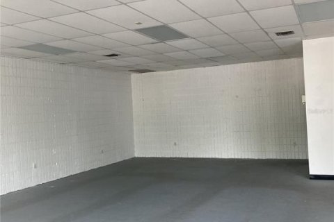 Propiedad comercial en alquiler en Gainesville, Florida, 738.29 m2 № 2106488 - foto 2