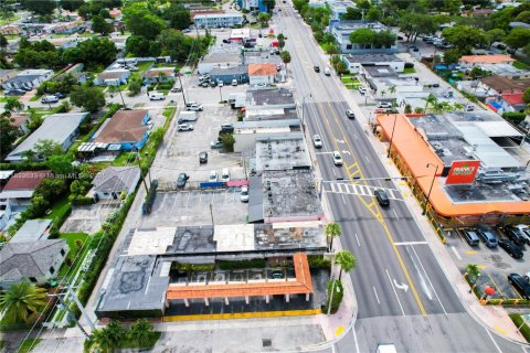 Propiedad comercial en venta en Miami, Florida № 1811484 - foto 11