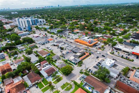 Propiedad comercial en venta en Miami, Florida № 1811484 - foto 7