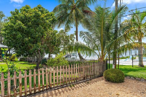 Casa en alquiler en Stuart, Florida, 3 dormitorios, 165.18 m2 № 1224748 - foto 1