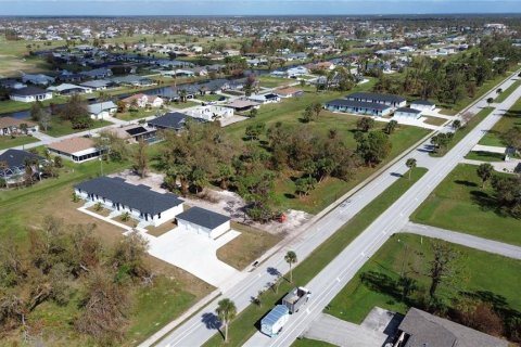 Immobilier commercial à vendre à Rotonda, Floride: 9 chambres, 97.27 m2 № 1419538 - photo 16