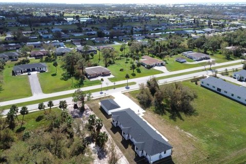Immobilier commercial à vendre à Rotonda, Floride: 9 chambres, 97.27 m2 № 1419538 - photo 18
