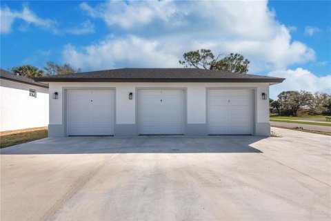 Immobilier commercial à vendre à Rotonda, Floride: 9 chambres, 97.27 m2 № 1419538 - photo 5