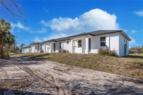 Immobilier commercial à vendre à Rotonda, Floride: 9 chambres, 97.27 m2 № 1419538 - photo 2