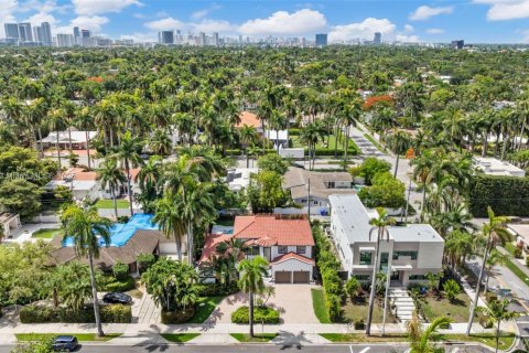 House in Hollywood, Florida 5 bedrooms, 397.71 sq.m. № 1776231 - photo 5