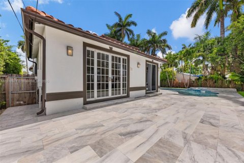 House in Hollywood, Florida 5 bedrooms, 397.71 sq.m. № 1776231 - photo 16