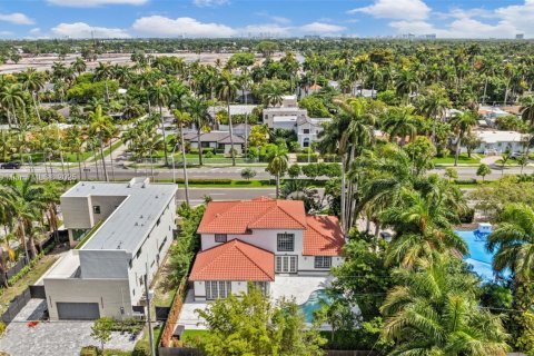 House in Hollywood, Florida 5 bedrooms, 397.71 sq.m. № 1776231 - photo 7