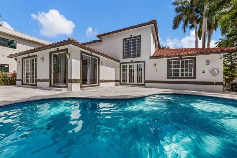 House in Hollywood, Florida 5 bedrooms, 397.71 sq.m. № 1776231 - photo 10