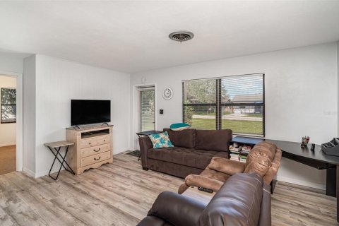 Villa ou maison à vendre à Bradenton, Floride: 2 chambres, 91.42 m2 № 1911094 - photo 6