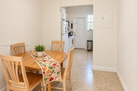 Купить коммерческую недвижимость в Майами-Бич, Флорида 324.97м2, № 2421539 - фото 3