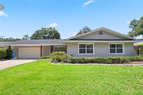 House in Maitland, Florida 3 bedrooms, 202.06 sq.m. № 2119579