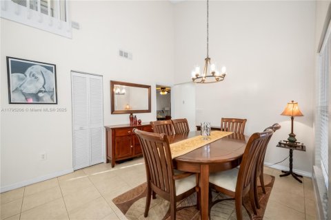 House in Sunrise, Florida 3 bedrooms, 132.2 sq.m. № 1711795 - photo 11