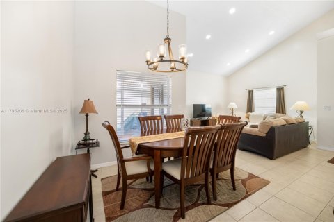 House in Sunrise, Florida 3 bedrooms, 132.2 sq.m. № 1711795 - photo 9