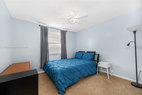 House in Sunrise, Florida 3 bedrooms, 132.2 sq.m. № 1711795 - photo 30