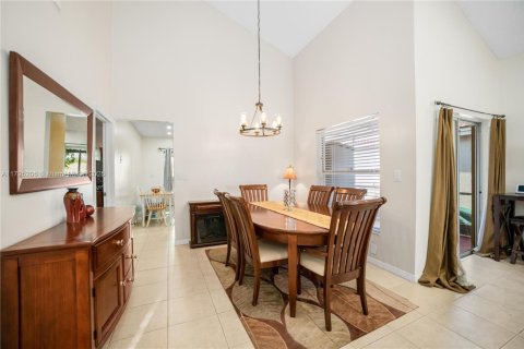 House in Sunrise, Florida 3 bedrooms, 132.2 sq.m. № 1711795 - photo 10